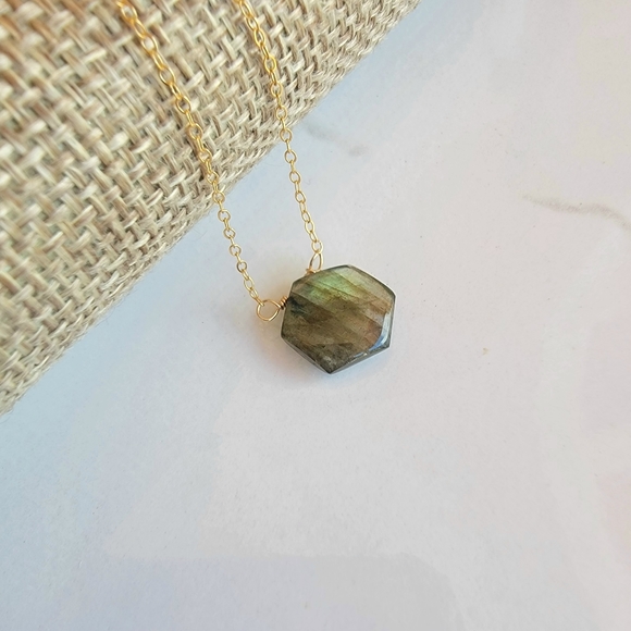 Labradorite Necklace Minimalist Crystal Gemstone - Picture 6 of 7